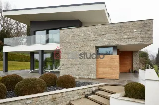 Foto 1 di 30: Vendesi elegante residenza contemporanea immersa nel verde alle porte di Bergamo