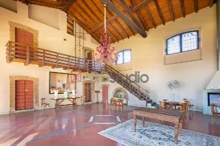 Foto 19 di 42: VENDESI PRESTIGIOSO COMPLESSO IMMOBILIARE STORICO CON PARCO SECOLARE NEL CUORE DI MONTELLO