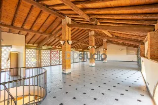 Foto 21 di 42: VENDESI PRESTIGIOSO COMPLESSO IMMOBILIARE STORICO CON PARCO SECOLARE NEL CUORE DI MONTELLO