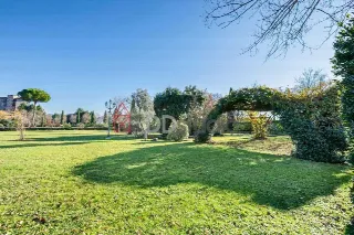 Foto 28 di 42: VENDESI PRESTIGIOSO COMPLESSO IMMOBILIARE STORICO CON PARCO SECOLARE NEL CUORE DI MONTELLO