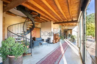 Foto 3 di 42: VENDESI PRESTIGIOSO COMPLESSO IMMOBILIARE STORICO CON PARCO SECOLARE NEL CUORE DI MONTELLO