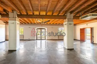 Foto 6 di 42: VENDESI PRESTIGIOSO COMPLESSO IMMOBILIARE STORICO CON PARCO SECOLARE NEL CUORE DI MONTELLO
