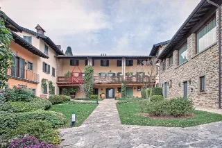 Foto 1 di 33: PRESTIGIOSA DIMORA IN ZONA SEMI COLLINARE - MOZZO