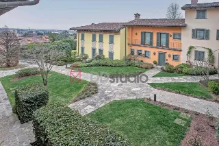 Foto 2 di 33: PRESTIGIOSA DIMORA IN ZONA SEMI COLLINARE - MOZZO