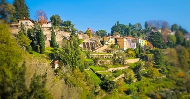 VENDESI VILLA E ROCCOLO SUI COLLI DI BERGAMO