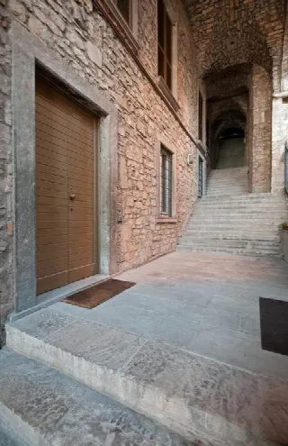 Foto 11 di 15: VENDESI RAFFINATA PROPRIETA' CON TERRAZZO E VISTA MOZZAFIATO IN CITTA' ALTA