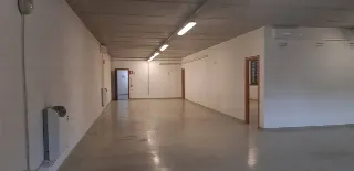 Foto 5 di 19: Vendesi capannone industriale su due livelli con ampio spazio esterno