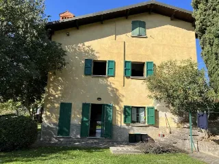 Foto 4 di 27: AMPIA CASCINA ADATTA A TRE NUCLEI FAMILIARI