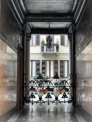 Foto 2 di 18: Appartamento in casa storica zona prestigiosa Milano