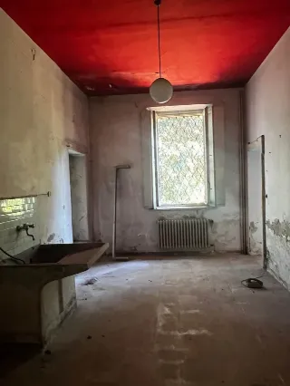 Foto 13 di 14: Affascinante proprietà di circa 800 mq con 5000 mq di giardino da ristrutturare