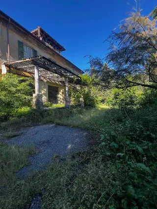 Foto 2 di 14: Affascinante proprietà di circa 800 mq con 5000 mq di giardino da ristrutturare