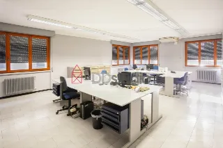 Foto 15 di 24: IMPERDIBILE UFFICIO di grandi dimensioni con PARCHEGGIO PRIVATO Bergamo