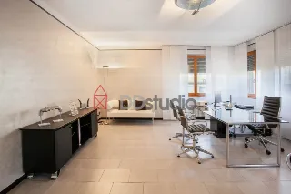 Foto 5 di 24: IMPERDIBILE UFFICIO di grandi dimensioni con PARCHEGGIO PRIVATO Bergamo