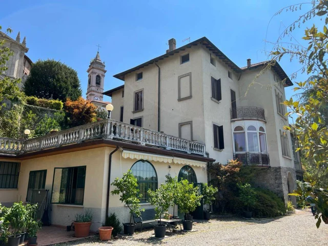 Vendesi Villa d'epoca liberty con accesso diretto al fiume