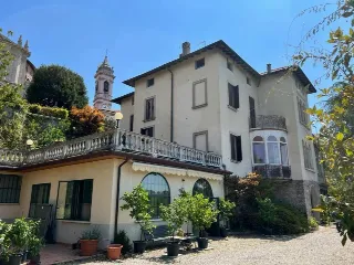 Foto 1 di 32: Vendesi Villa d'epoca liberty con accesso diretto al fiume