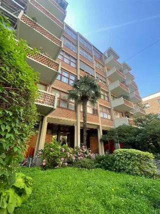 Foto 10 di 12: VENDESI AMPIO E PRESTIGIOSO UFFICIO IN VIA PARTIGIANI