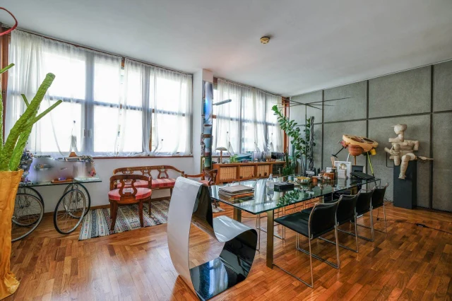 VENDESI AMPIO E PRESTIGIOSO UFFICIO IN VIA PARTIGIANI