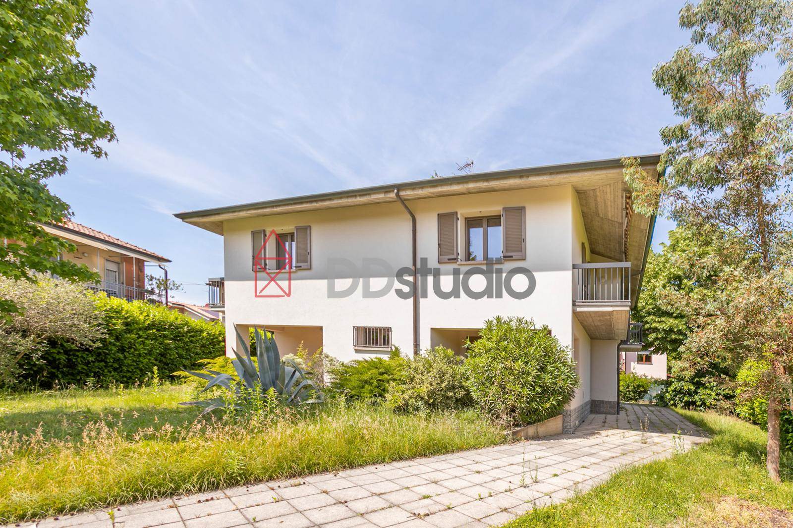 VILLA INDIPENDENTE IN VENDITA A LONGUELO