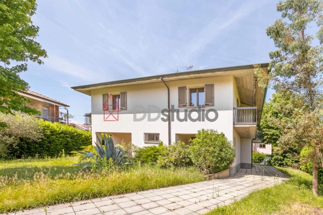 VILLA INDIPENDENTE IN VENDITA A LONGUELO