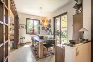 Foto 3 di 36: Ampia villa bifamiliare con appartamento indipendente e giardino privato a Mozzo