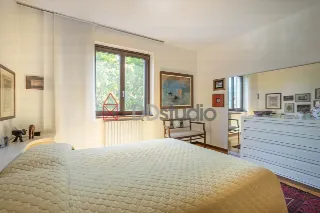 Foto 9 di 36: Ampia villa bifamiliare con appartamento indipendente e giardino privato a Mozzo