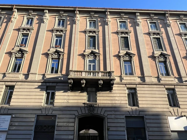 VENDESI UFFICIO IN ZONA CENTRALE