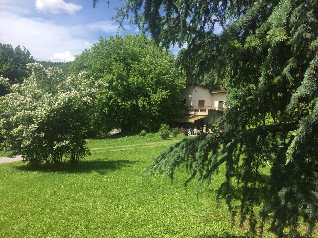 LONGONE AL SEGRINO: VENDESI VILLA CON PARCO SECOLARE