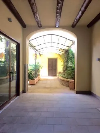 Foto 3 di 13: VENDESI SPAZIO COMMERCIALE IN BORGO STORICO A BERGAMO