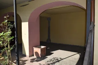 Foto 4 di 11: Vendesi ampio spazio residenziale/commerciale da ristrutturare. Ottimo investimento.