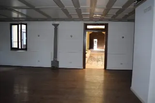 Foto 7 di 11: Vendesi ampio spazio residenziale/commerciale da ristrutturare. Ottimo investimento.