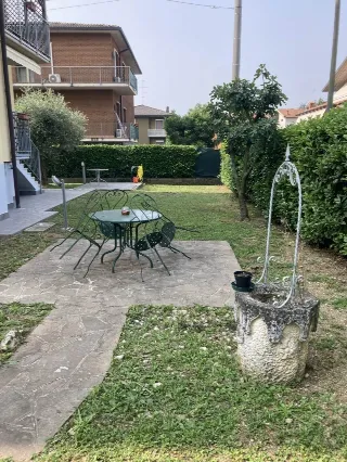 Foto 3 di 11: Vendesi villa bifamiliare indipendente con giardino in Stezzano.