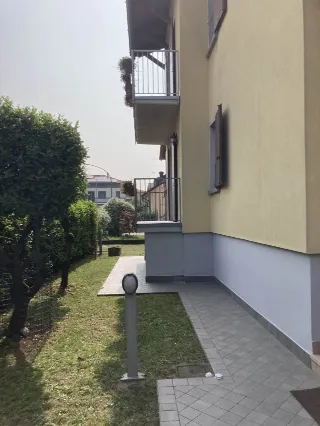Foto 6 di 11: Vendesi villa bifamiliare indipendente con giardino in Stezzano.