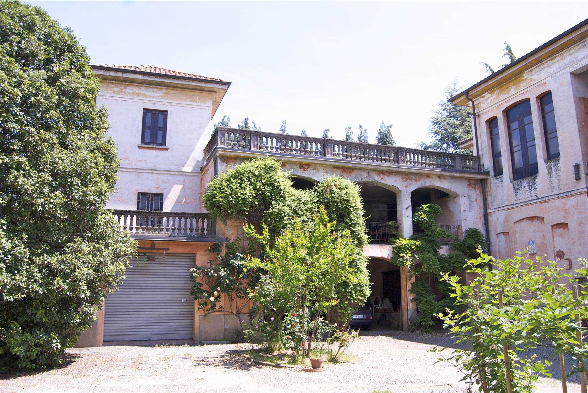 Villa unifamiliare fine '800 con parco privato a Ghemme