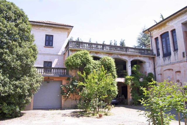 Villa unifamiliare fine '800 con parco privato a Ghemme