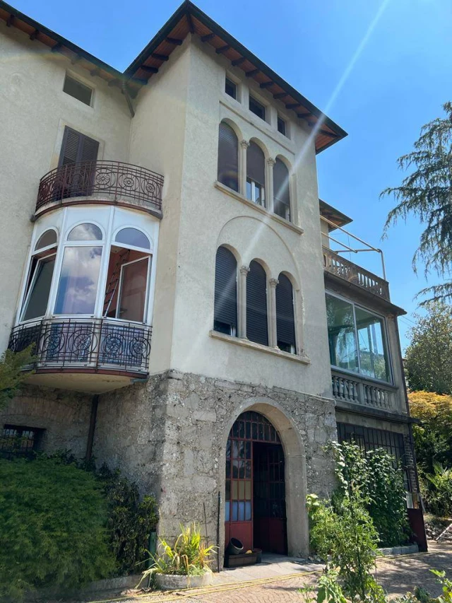 Vendesi porzione di Villa d'epoca Liberty con affaccio sul fiume
