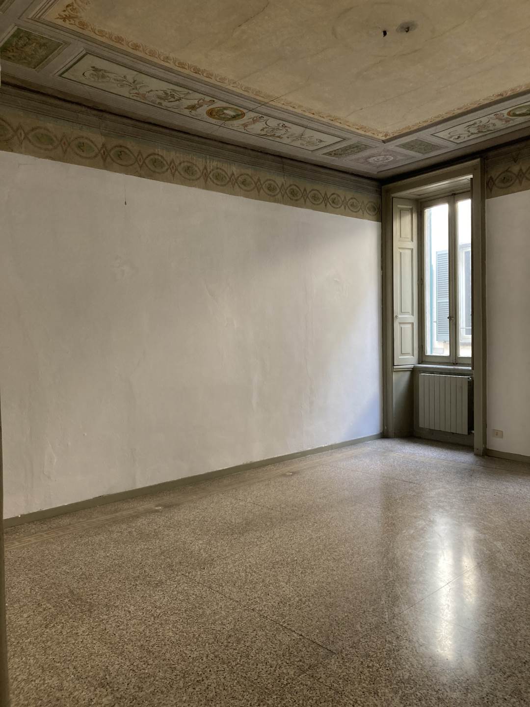 Vendesi appartamento da ristrutturare nella splendida cornice in via S. Tomaso