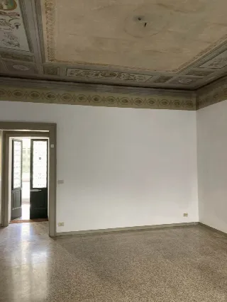 Foto 3 di 10: Vendesi appartamento da ristrutturare nella splendida cornice in via S. Tomaso