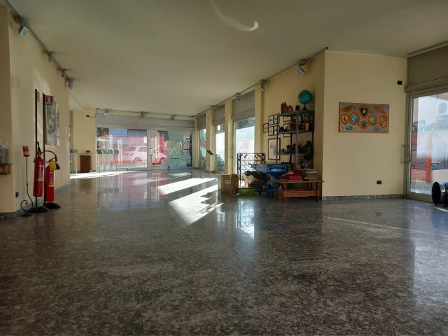 Vendesi Negozio di ampie dimensioni