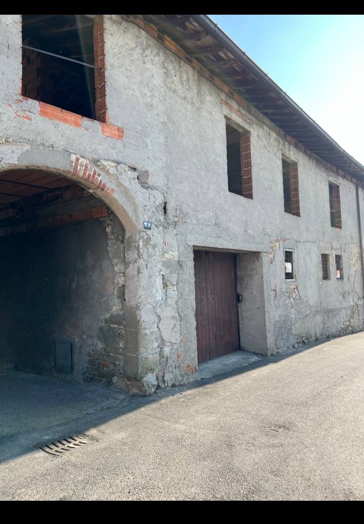 Rustico da ristrutturare.