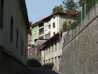 Foto 3 di 12: GANDINO: VENDESI STABILE DA RISTRUTTURARE