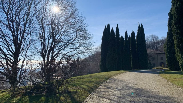 Porzione indipendente di casale sulle colline di SCanzorosciate