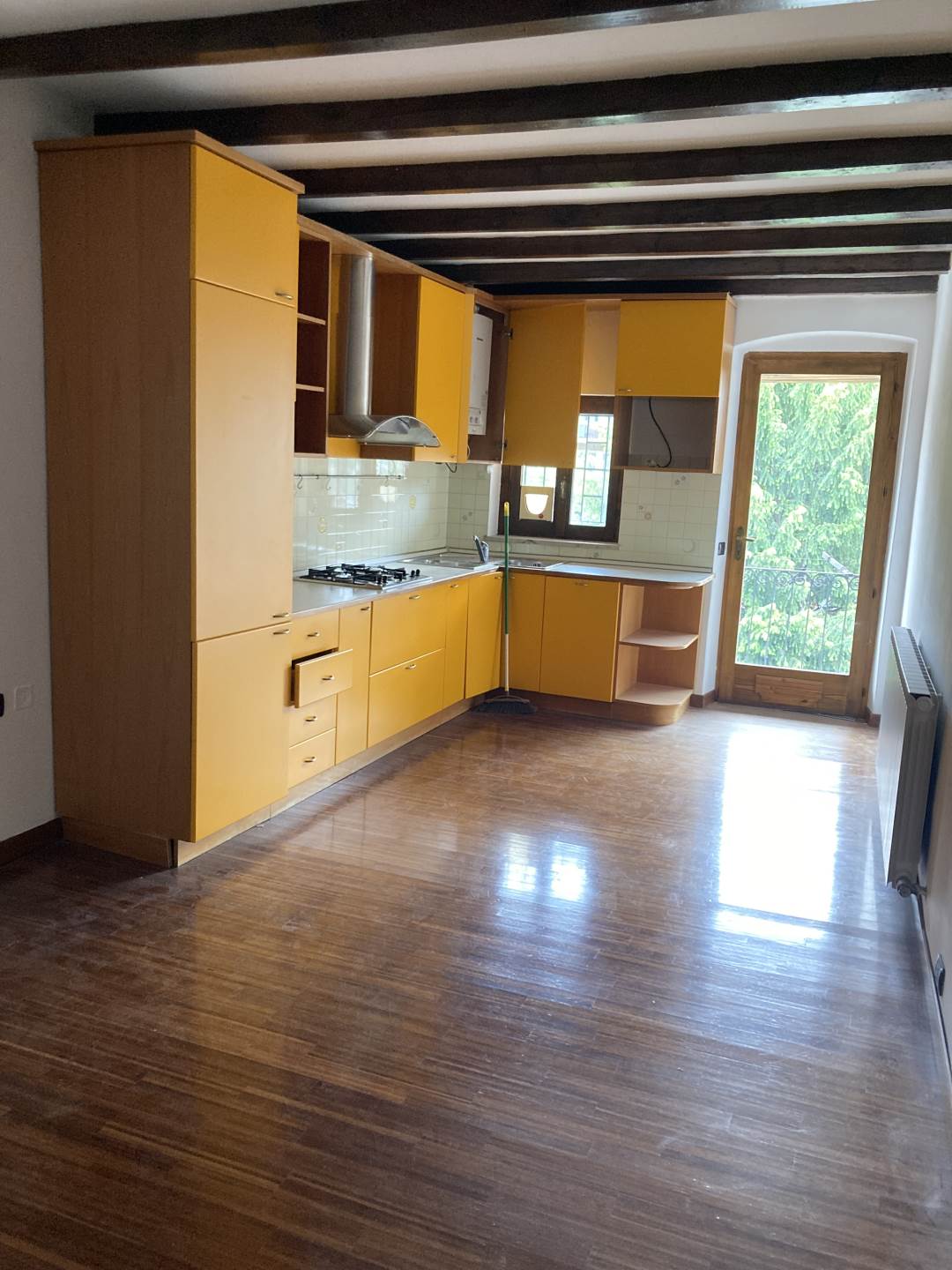 Affittasi trilocale ultimo piano in Borgo S. Caterina
