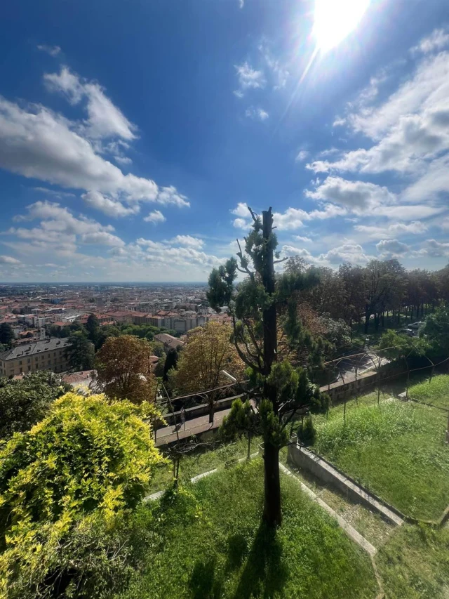 AMPIO BILOCALE IN AFFITTO CON VISTA MOZZAFIATO SU BERGAMO BASSA