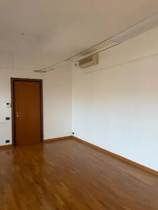 Foto 4 di 22: Centro Bergamo – Ufficio all’ultimo piano con vista su Città Alta e possibilità di cambio d’uso