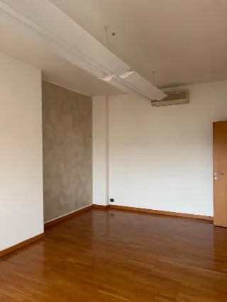 Foto 12 di 21: Vendesi ampia soluzione con vista su Città Alta, ideale per trasformazione in abitazione