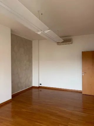 Foto 13 di 21: Vendesi ampia soluzione con vista su Città Alta, ideale per trasformazione in abitazione