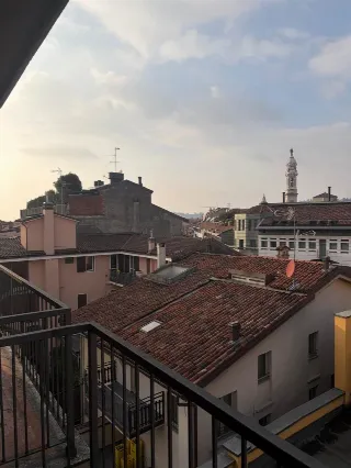 Foto 18 di 21: Vendesi ampia soluzione con vista su Città Alta, ideale per trasformazione in abitazione