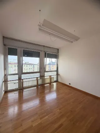 Foto 9 di 21: Vendesi ampia soluzione con vista su Città Alta, ideale per trasformazione in abitazione