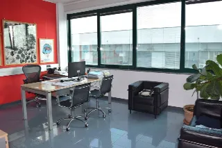 Foto 2 di 14: Vendesi stabile con magazzino , uffici e spazio commerciale