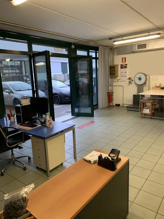 Vendesi Magazzino a Grassobbio